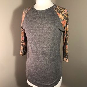 LuLaRoe Randy Tee || Heather Gray Geo Print